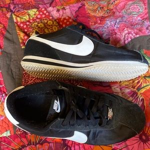 Nike Cortez m9/w10.5 Black with white swoosh classic!